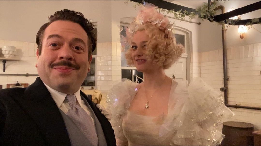 ClubPotterhead's tweet photo. ¿Les gusto la boda de Queenie y Jacob?
Así subió estas fotos detrás de cámaras el actor Dan Fogler presumiendo que al fin puede ya publicarlas ✨ https://t.co/t7pQnHbW5y