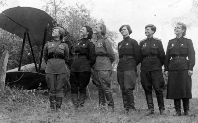 nerdgirlswisdom's tweet photo. happy victory day, night witches! may you rest among the stars 🖤 https://t.co/0be5sxAqTo