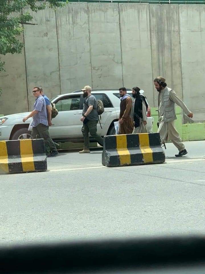 kn68880's tweet photo. د قدرت تږي یې اوس خپله ساتنه او باډي ګاردي کوي! https://t.co/TTIgncwONN