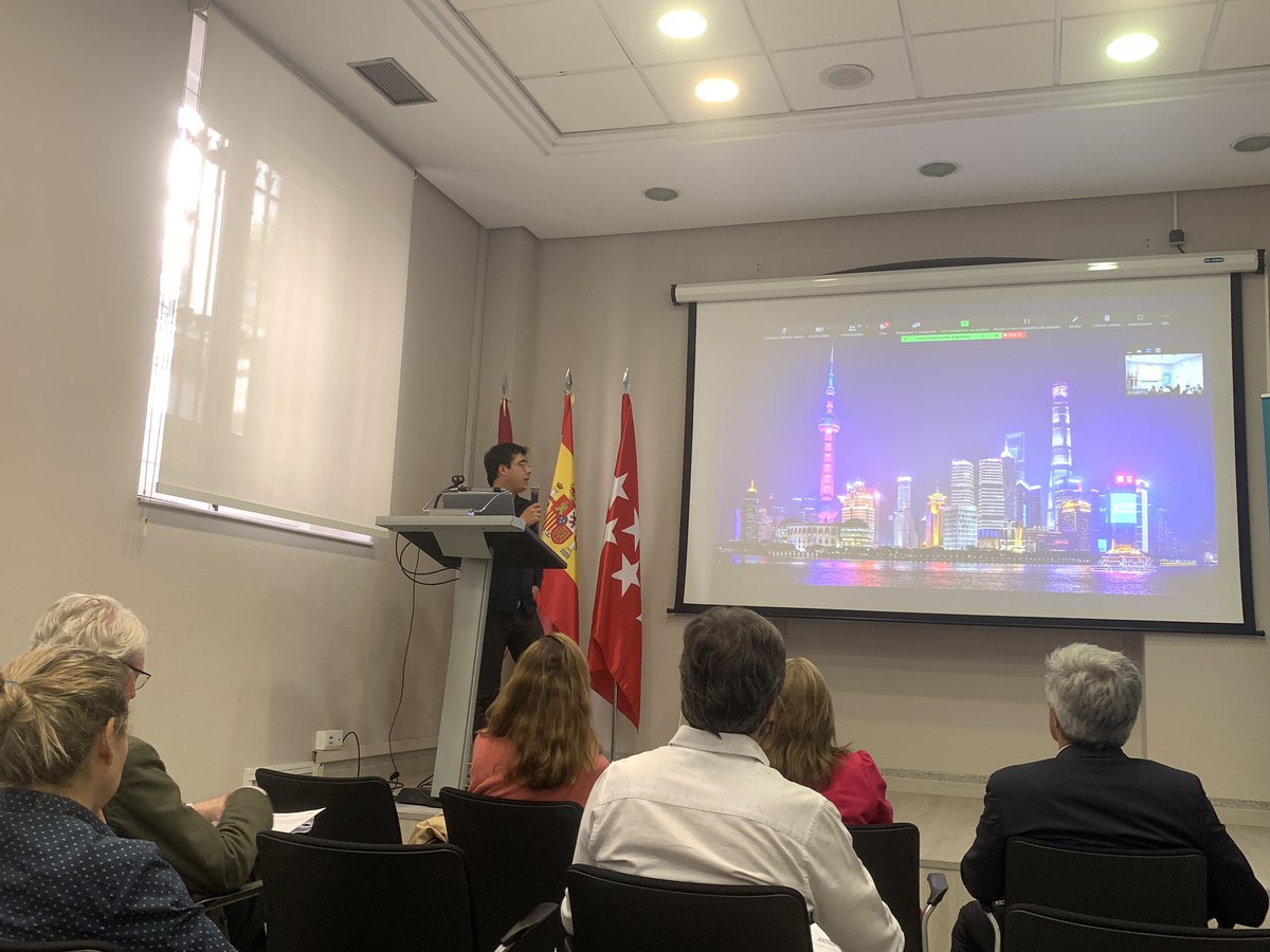 madridinnova's tweet photo. .@oxmotorcycles , también ex incubada en @LaNaveMadrid presenta en este V Foro de Inversión de @MadridEmprende su proyecto innovador en movilidad y su sensor Elisa mediante IA para mejorar la experiencia de usuario #MadridInnovation #innovacion #stsrtups https://t.co/3Zudhapbsf