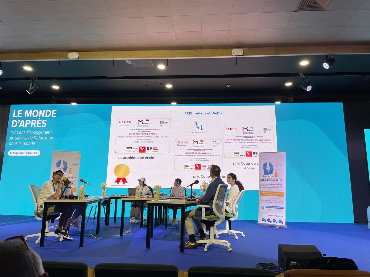 LFLTLiban's tweet photo. La troisième rencontre de la webradio scolaire avec des élèves de 8 établissements français du monde. 
#mlf120 #mlfmonde #congrèsMlf #webradio https://t.co/VueiTo5Zxn