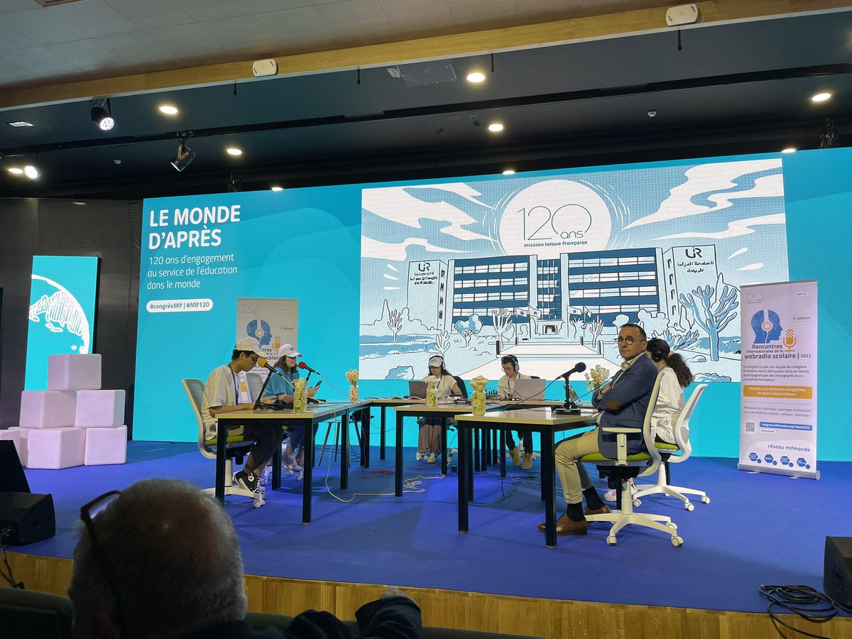 LFLTLiban's tweet photo. La troisième rencontre de la webradio scolaire avec des élèves de 8 établissements français du monde. 
#mlf120 #mlfmonde #congrèsMlf #webradio https://t.co/VueiTo5Zxn