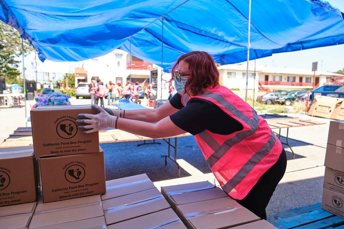 gohumanityworld's tweet photo. #FoodSecurity Project team Atheists United gave out over 3,000 lbs of food at their last community giveaway! #HumanismAtWork https://t.co/WT1zj0whHH
