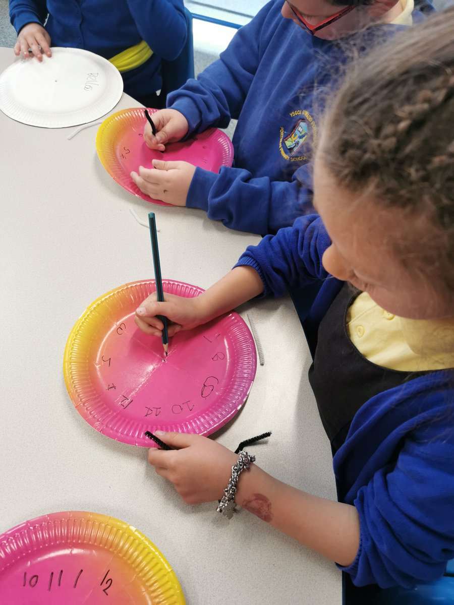 portmeadp's tweet photo. Year 2 have been getting to grips with time. We shared keywords linked to the topic and made our own clocks to explore it more. We found out many facts and patterns. #pmdpy2 #pmdpnum #pmdpea https://t.co/7wOjgw6XLO