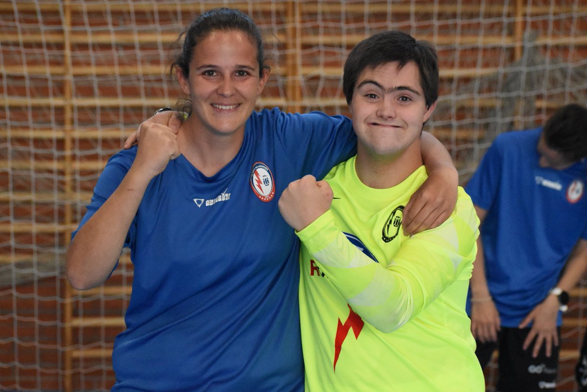 RMajadahondaFS's tweet photo. ✅ En la tarde del pasado sábado, con motivo del #RayoMajadahondaFeddig, nuestro equipo inclusivo recibió la visita de nuestro filial.
🏟️ ¡Gracias por venir a #LaGranadilla a apoyarnos, #Majas! 🙌
#IntegraRayo
#VamosMajas
#VamosMiRayo ⚡ https://t.co/PZRkk1dOiD