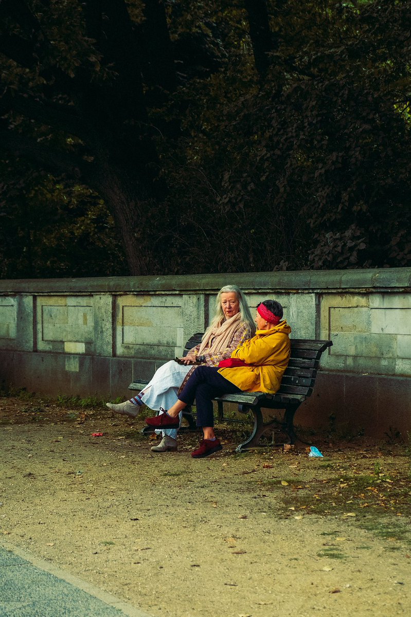 arakelyan_a's tweet photo. Just casual conversation of ladies in #tiergarten #berlin #fujifilm @captureonepro #nftphotography https://t.co/ZhIdSxjNar