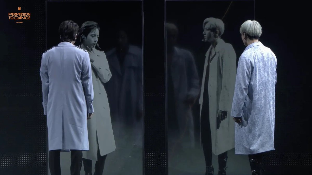 BeingD_'s tweet photo. Moots!! Listen to this with your earphones! The music is removed so you only hear all 7 voices! Their voices are BEAUTIFUL 💜💜💜

BTS - Blue and Grey (Acapella) https://t.co/QT3GIM5nOk via @YouTube 

#BTS #btsblueandgrey #PTD_ON_STAGE https://t.co/2cAckXD2Ps