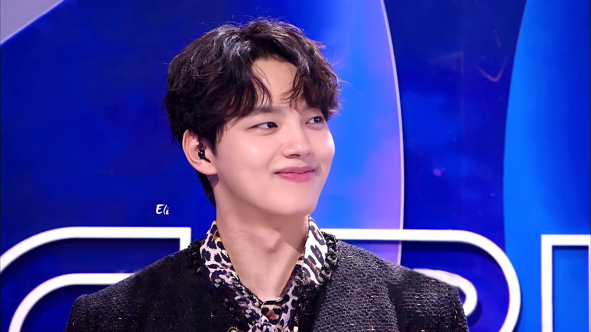 EliEli0707's tweet photo. 💜🦒
#여진구 #YeojinGoo #Planetmaster #걸스플래닛999 #girlsplanet999 #mnet #9oo그램 https://t.co/4OAcmKfxIr