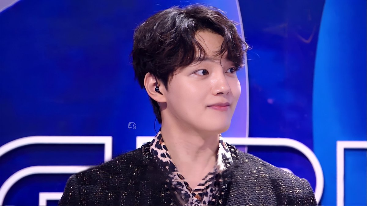 EliEli0707's tweet photo. 💜🦒
#여진구 #YeojinGoo #Planetmaster #걸스플래닛999 #girlsplanet999 #mnet #9oo그램 https://t.co/4OAcmKfxIr
