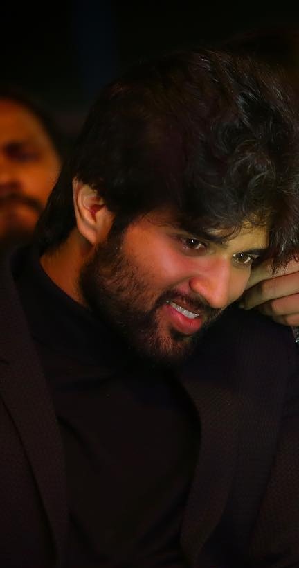 LokendraKonline's tweet photo. @TheDeverakonda #HappyBirthdayVijayDeverakonda #HBDVijayDeverakonda Happy birthday our beloved #SupremelyTalented #SuperTalented #Liger #Commrade #ArjunReddy #RowdyStar #VijayDevarakonda garu. Many many happy returns of the day. https://t.co/UFAi8cAaVc