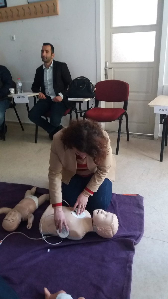 Malatya İYEM 10.000 okul proje kapsamında ilkyardım eğitimlerine devam etmekdeyiz. #görevimizilkyardım# <a href="/OzilLevent/">Dr. Levent Özil🇹🇷🇹🇷🇹🇷</a> <a href="/ozkan_meb/">Özkan AVCI</a> <a href="/cemalunal_/">C.ÜNAL</a> <a href="/behcet_bakir/">behçet bakır 🇹🇷</a> <a href="/MalatyaMem/">MALATYA İL MİLLİ EĞİTİM MÜDÜRLÜĞÜ</a>