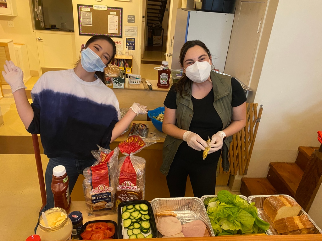 JuniorLeagueSF's tweet photo. Who doesn't love &amp; appreciate a warm meal? 🥘

JLSF Community Partner, Safe &amp; Sound, offers a variety of volunteer opportunities including meal prep to provide warm, healthy meals to Bay Area families. https://t.co/bi4uu6cRw6