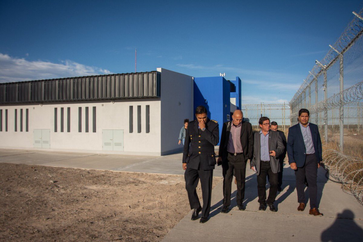 CristianAyalaCH's tweet photo. #Inauguración ✔️

📌Acompañamos la inauguración del nuevo #pabellón del Instituto Penitenciario Provincial ✅ 
📌Junto a las autoridades, recorrimos las instalaciones y acordamos puntos de trabajo en relación a la situación actual del instituto.

@Mingobyjustch 

#AdelanteChubut https://t.co/G3qJFwdKfl