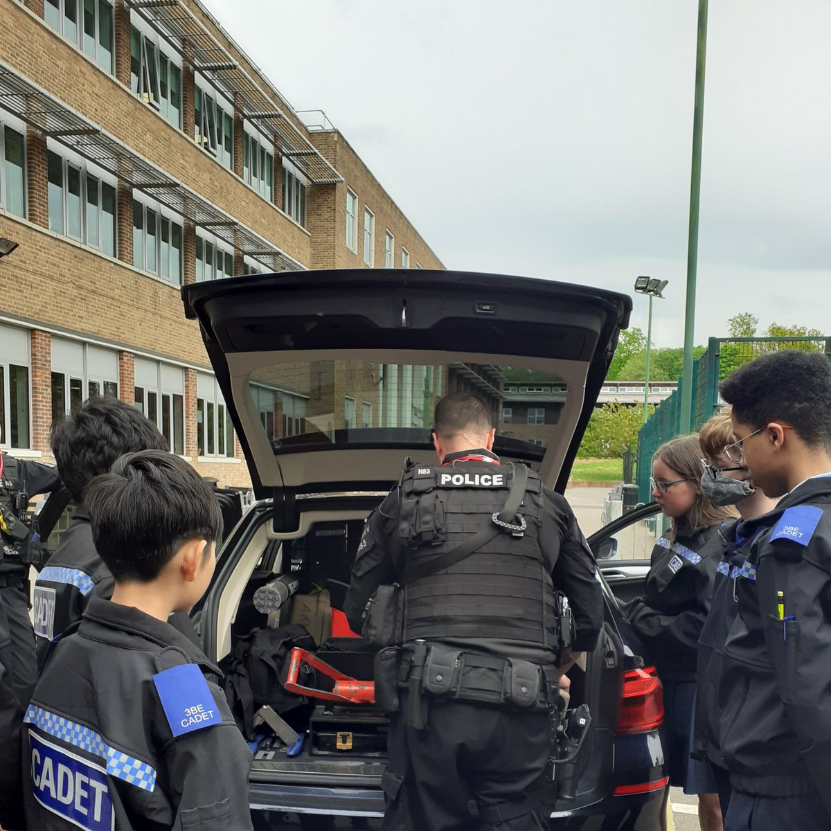 CadetsWMP's tweet photo. 3BE @qb_sch @CadetsWMP are feeling safe, knowing how we would be taken care of when needed @firearmsWMP @WMPolice #defibulators #protect https://t.co/jRlBATef95