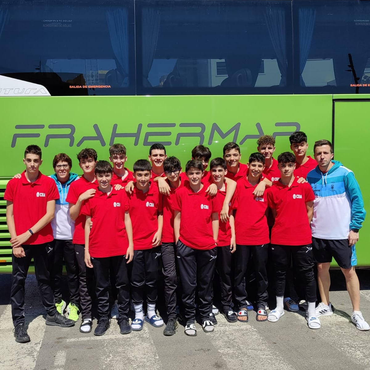 cbalmeria's tweet photo. Nuestro Infantil @Cajamar @cbalmeria 🟢 ya ha puesto rumbo a La Línea para disputar el CADEBA @FAB_Andaluza

Mucha suerte chicos 
#Competimosformando 
#Formamoscompitiendo https://t.co/y9xrrWlHtL https://t.co/d4PQ98yqTO