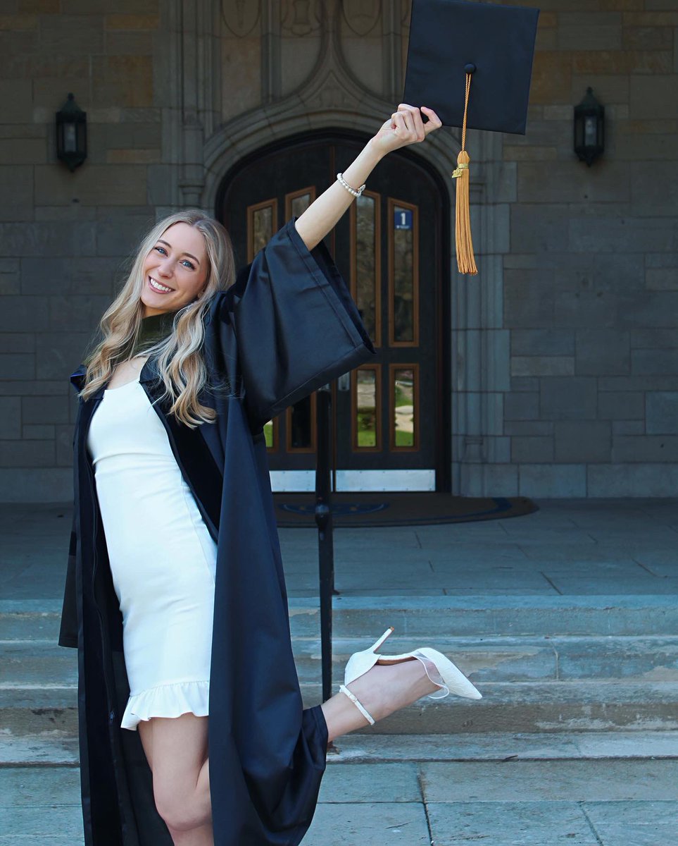 morganhama's tweet photo. ~officially~ Dr. Morgan Hama, PharmD 🥰🤍✨💞💊 (who would’ve thought??? lol not me) https://t.co/SQSBNLo0jI