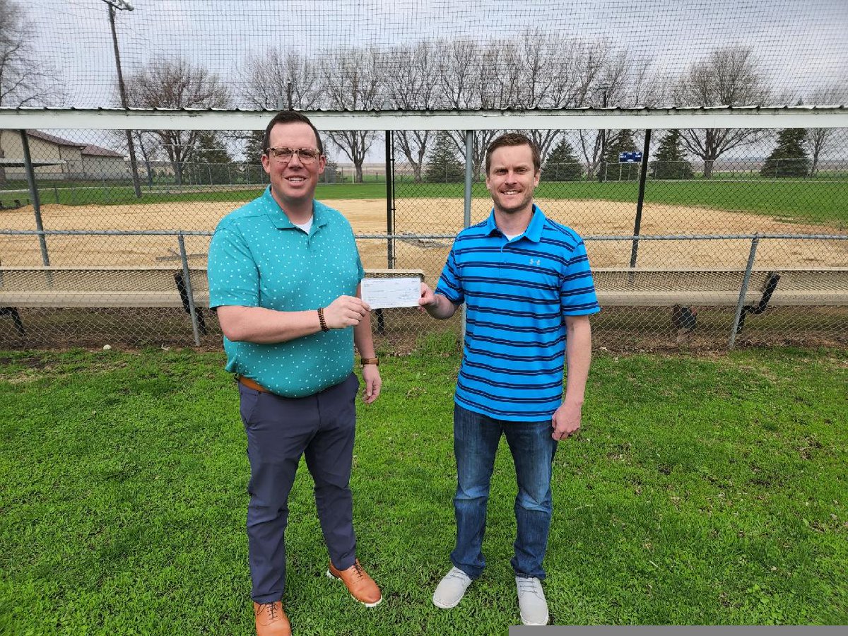 Lester Fastpitch tweet media