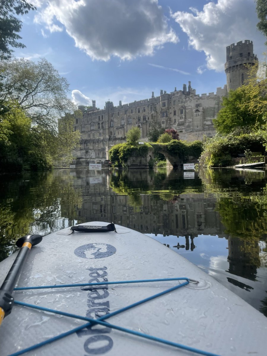 A very nice and relaxing view of Warwick Castle from my <a href="/TwoBareFeet/">Two Bare Feet</a> paddle board 🏰👣💧