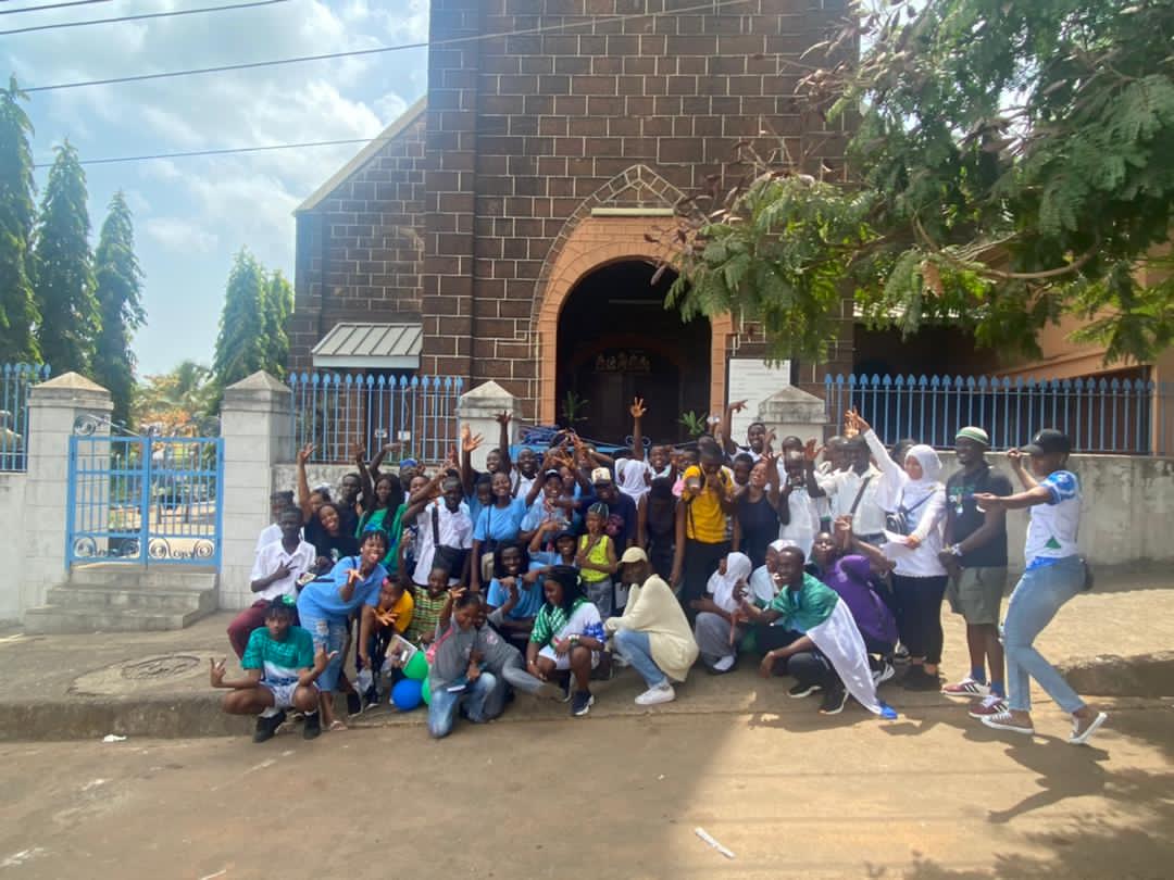 BobVandi's tweet photo. Excursion tour with students around town on independent day
#HSL Salone😄
#Salone4Betteh💪
#GivingBackInMaOwnLilWay❤️ https://t.co/7Mr8q2xVlI