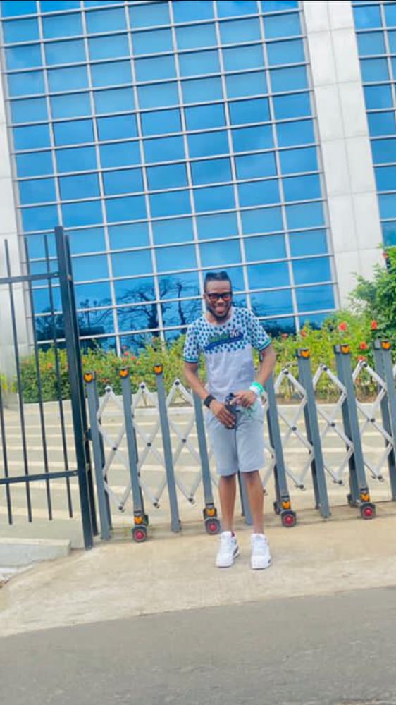 BobVandi's tweet photo. Excursion tour with students around town on independent day
#HSL Salone😄
#Salone4Betteh💪
#GivingBackInMaOwnLilWay❤️ https://t.co/7Mr8q2xVlI