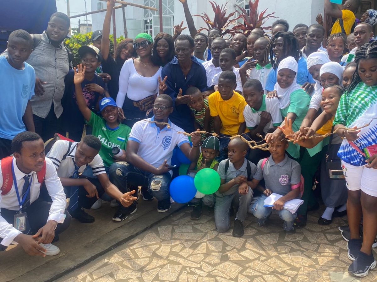 BobVandi's tweet photo. Excursion tour with students around town on independent day
#HSL Salone😄
#Salone4Betteh💪
#GivingBackInMaOwnLilWay❤️ https://t.co/7Mr8q2xVlI
