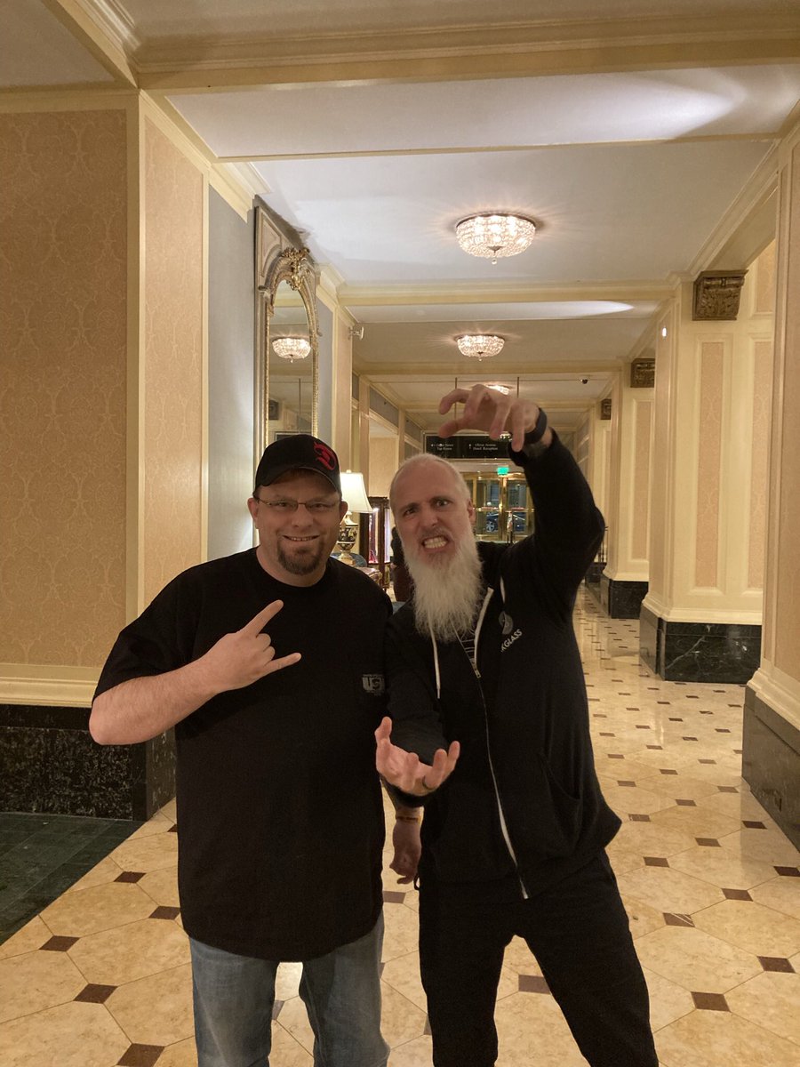 mykenic's tweet photo. Thanks @JClogbass and @theartcruz for the pics and great conversation last night. You guys are amazing!
#LambofGod https://t.co/kxKA4XSCyb