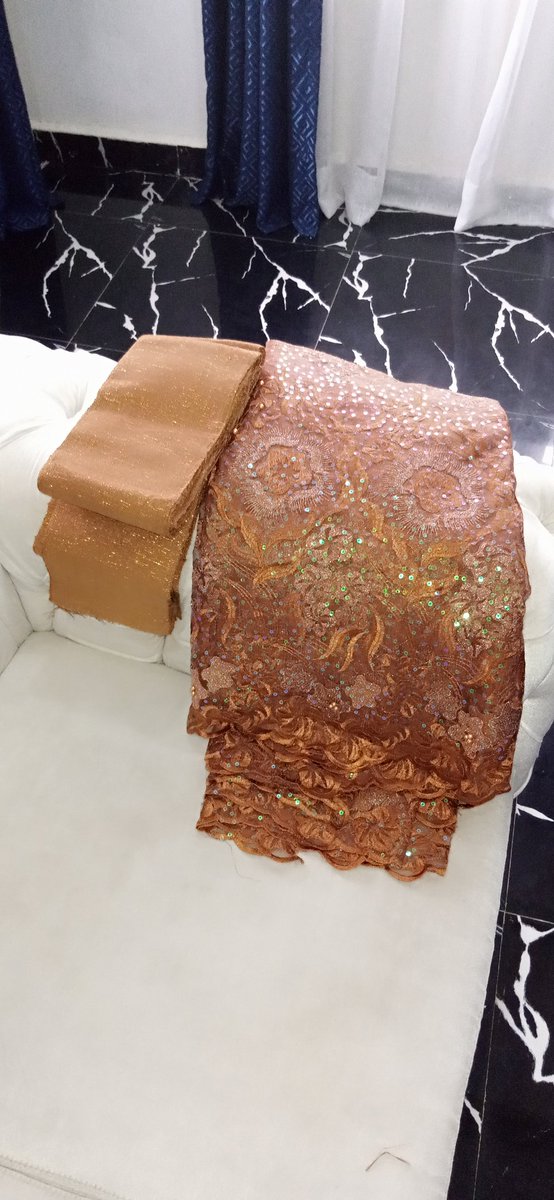 Gift_O1's tweet photo. FOR SALE
Brand new burnt orange lace and seven rolls of asọ òkè.
Price: N18,000
Location: Abuja https://t.co/jz0Q8dPjlF