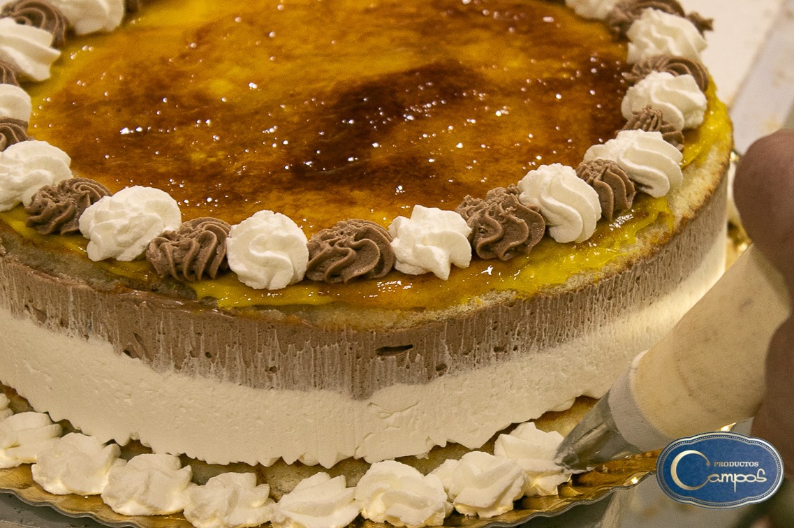 productcampos's tweet photo. ¿Celebración a la vista?🥳
En #ProductosCampos somos especialistas en endulzar tus momentos más importantes 🎂

Encargos en nuestra confitería👇

☎️ 953 523 035

#Dulces #Tartas #Cumpleaños #Celebración #Arjona #TartaArjona #Confitería #Pasteles #Pastelería #ConfiteríaCampos https://t.co/whUWSyQ7hs