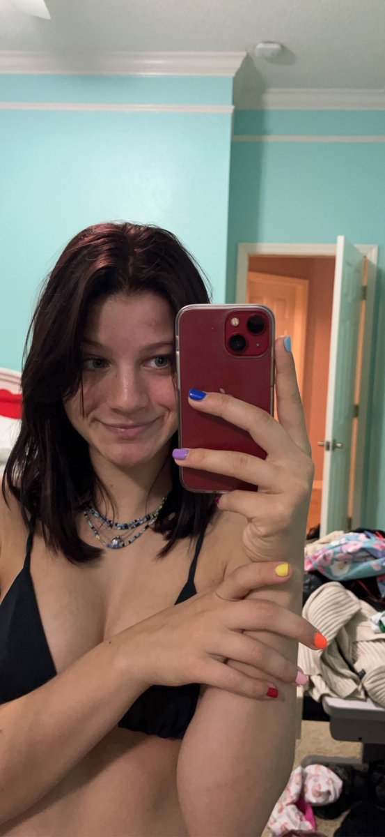 DurrettCallista's tweet photo. All men that have ever had an opinion: “never cut your hair short. Also dye your hair blonde”
Me: okay yeah for sure https://t.co/J4r8ftQquG