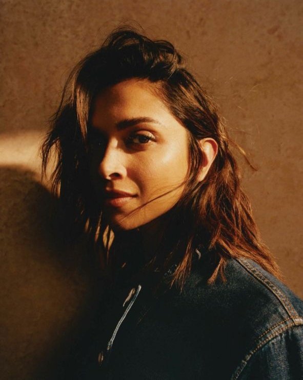 deepikascrown's tweet photo. She looks so beautiful when sun kisses her 🌤️
#DeepikaPadukone #deepikaskingdom #deepikascrown #sunkissed #LOVE #Vogue #vogueindia https://t.co/S0zleVmxrT