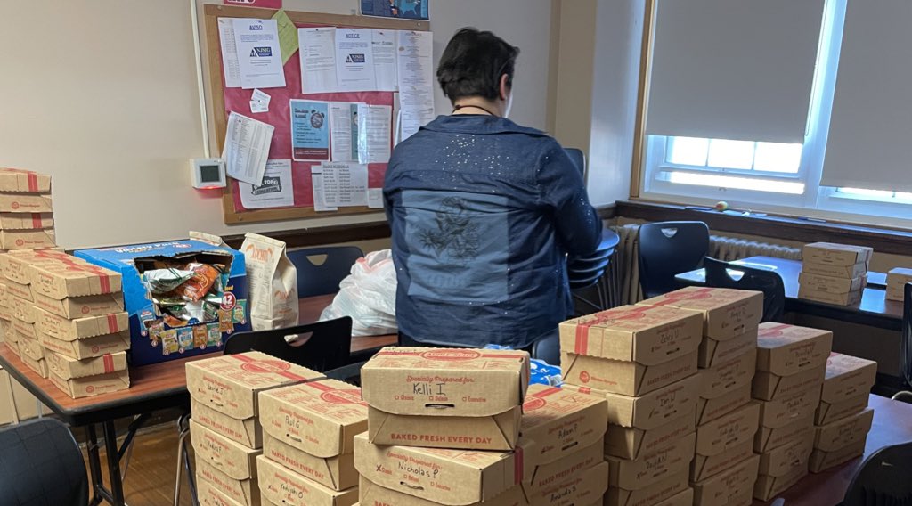 PerryWhs's tweet image. Thank you lunch, sponsored by the WEA. #WeeWork  @jillig80 @missperdomodws @EDUwithAriel @ane_eberhard @RobFerullo4 @StefanieCirill1