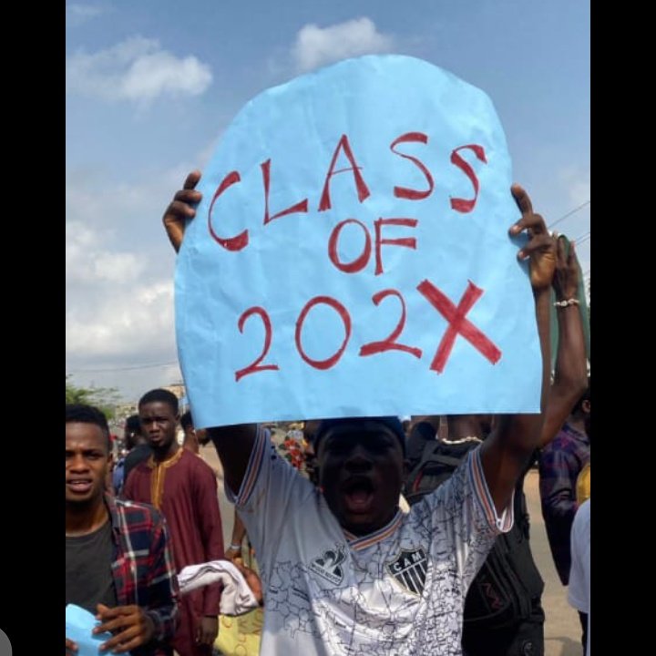 ssfola's tweet photo. Zanje Cotonou sawo mota.Idan akwai me sakon degree yabada da wuri.Wednesday ne tafiyar.Zuwa Sunday degree dinku yazama ready.@NUZAMSS2022 @ZamfaraTweets
@ASUUNGR @FarouqDanmaliki https://t.co/Tb4JrUUIWY
