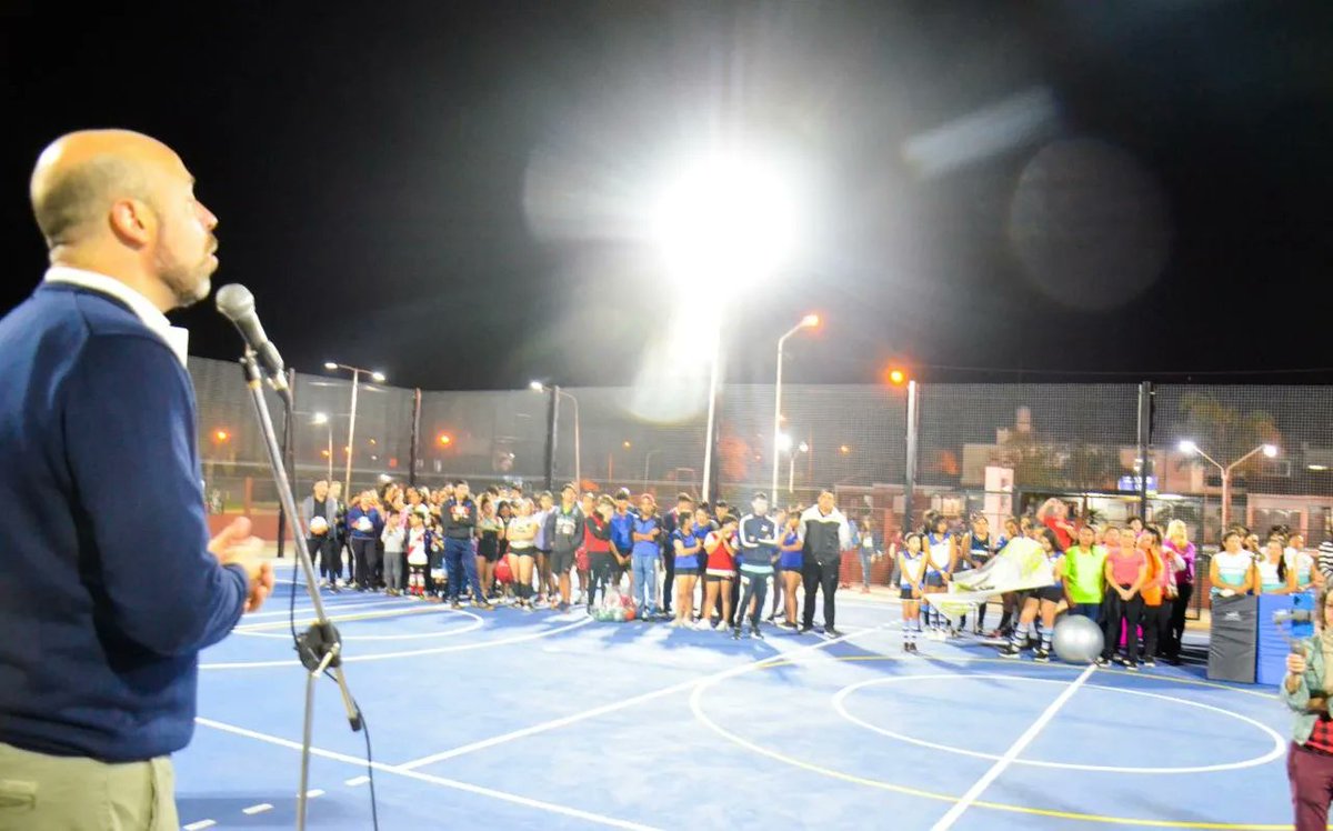 AscuaTincho's tweet photo. ♥️ Niños, jóvenes y adultos fueron protagonistas del playón que inauguramos en nuestro polideportivo Diego Armando Maradona en Libres.

Agradecemos al querido ministro de @MDSNacion, @JuanZabaletaOK, por tanto apoyo para que estás obras se puedan llevar adelante. 

#DaleLibres https://t.co/AZqqJ5oVlK