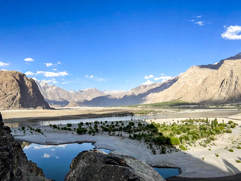 zafarmofficial's tweet photo. #Nangsog: first & only #OrganicVillage located a 1 hr #hike from #Skardu city. Almost 90 people live here & depend mostly on their indigenous food & enjoy a healthy lifestyle. The village had been visited in the past by Prince Charles, Prince of Wales, and the Dutches of Cornwall https://t.co/FnkWuz4otq