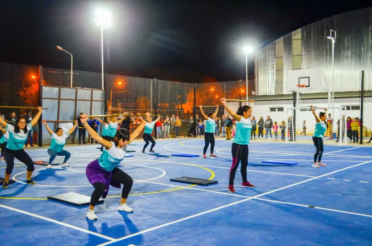 AscuaTincho's tweet photo. ♥️ Niños, jóvenes y adultos fueron protagonistas del playón que inauguramos en nuestro polideportivo Diego Armando Maradona en Libres.

Agradecemos al querido ministro de @MDSNacion, @JuanZabaletaOK, por tanto apoyo para que estás obras se puedan llevar adelante. 

#DaleLibres https://t.co/AZqqJ5oVlK