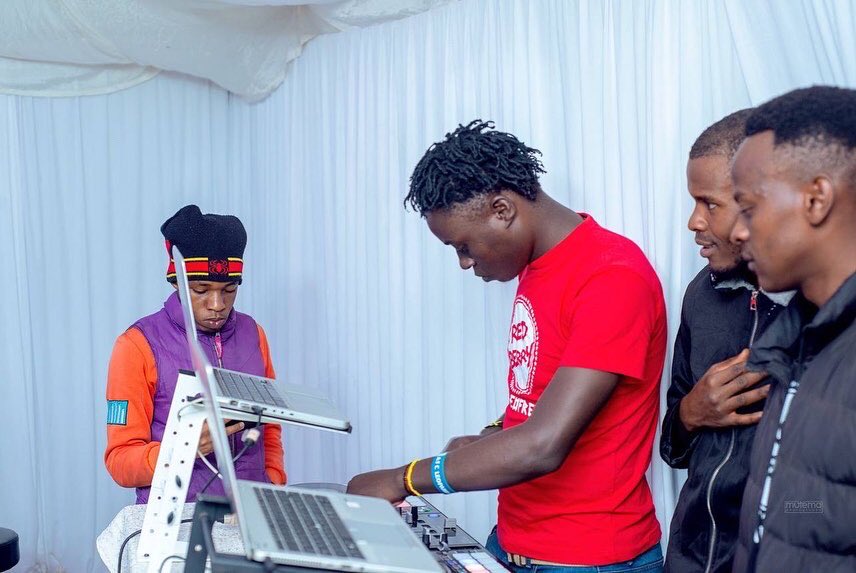 DjJoeMfalme's tweet photo. @redberrydjacademy we make sure that during your training we also put you to task practically. From the classroom to ground so that you can have a feel of what to expect once you are done with our master class program. #MadeOfRed 2.0 sign up at https://t.co/AVjsgrFlUD 0704660999 https://t.co/69OGOTj7Or