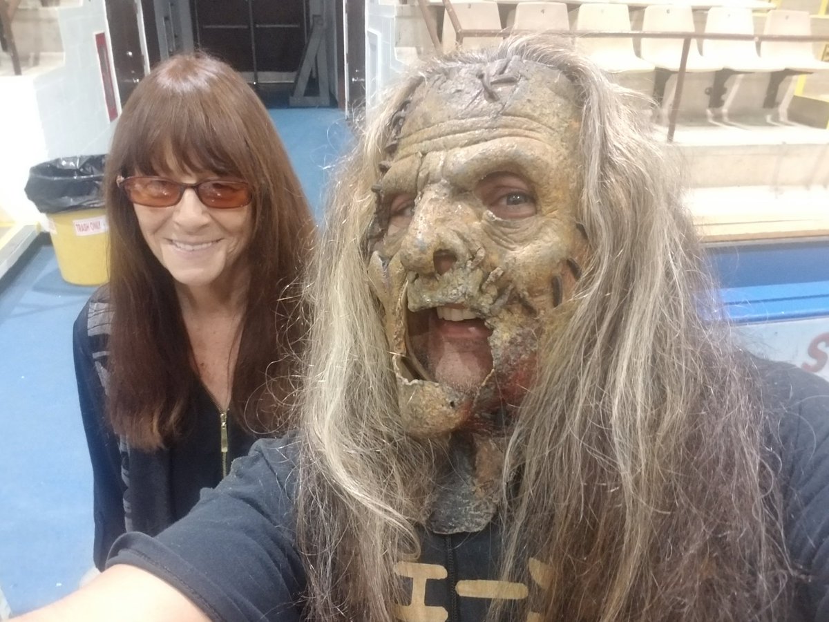 TonyMyers74's tweet photo. ブルーザー・ブロディの妻。 私はすべての日本人とレスラーが彼を愛情を込めて覚えていると言いました。 私たちは彼の精神を永遠に運びます。 最善を尽くすように私を奮い立たせます。 いい人たち。＃ripbrody https://t.co/f8PuY2wKSQ