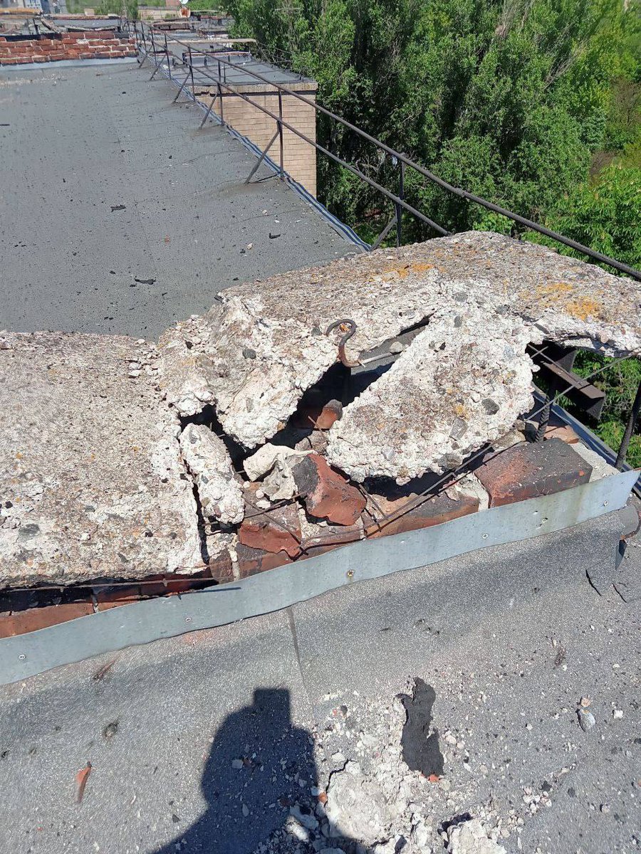 Short_DPR's tweet image. 📸 Последствия обстрела улицы Зуевской, 27 Куйбышевского района Донецка

Фото: администрация города