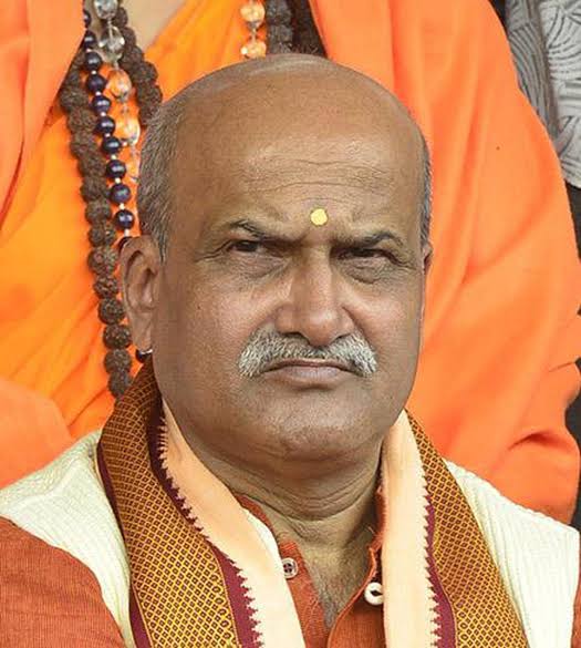 Rakesh_Samraat's tweet photo. ಸಮಾಜದಲ್ಲಿನ ಸಾಮರಸ್ಯವನ್ನು ಹಾಳು ಮಾಡುತ್ತಿರುವ ಈ #ಮುತಾಲಿಕ್ ಎಂಬ ಕೊಳಕು ವಿಷವನ್ನು ಒದ್ದು ಜೈಲಿಗೆ ಹಾಕಿ @BSBommai? ಅಷ್ಟಕ್ಕೂ ಈ ದೇಶ ಏನ್ ಇವನ ಸ್ವಂತದ್ದಾ? ಇವನೇ ಈ ದೇಶದವನಲ್ಲ, ಇವನ DNA ನಮ್ಮ ದೇಶದಲ್ಲ ಇರಾನಿನ ಆರ್ಯರಿಗೆ ಹೋಲಿಕೆ ಆಗುತ್ತೆ. ಮೊದಲು ದೇಶದಿಂದ ಓಡಿಸಿ ಇವನಿಗೆ. @BSYBJP
@DingriBille @KrishnaKanthBS2 @HPPS123 https://t.co/nSPpP1NSKu