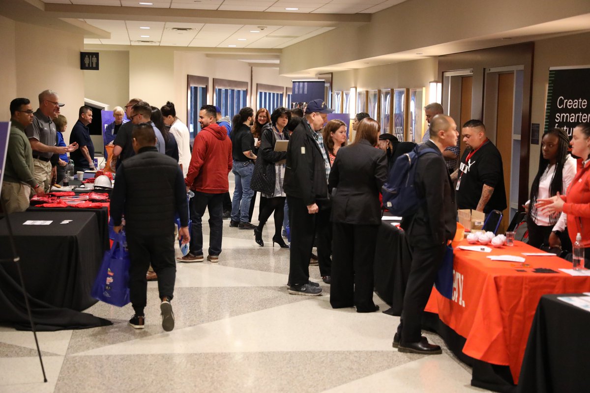 AmazinMetsFdn's tweet photo. This weekend, we hosted 60+ members of our armed forces for the second annual #MilitaryTransitionSummit @CitiField!

As these individuals transition back into civilian life, we are honored to have a small role in kickstarting their future success and thank them for their service! https://t.co/F25sJo9WQC