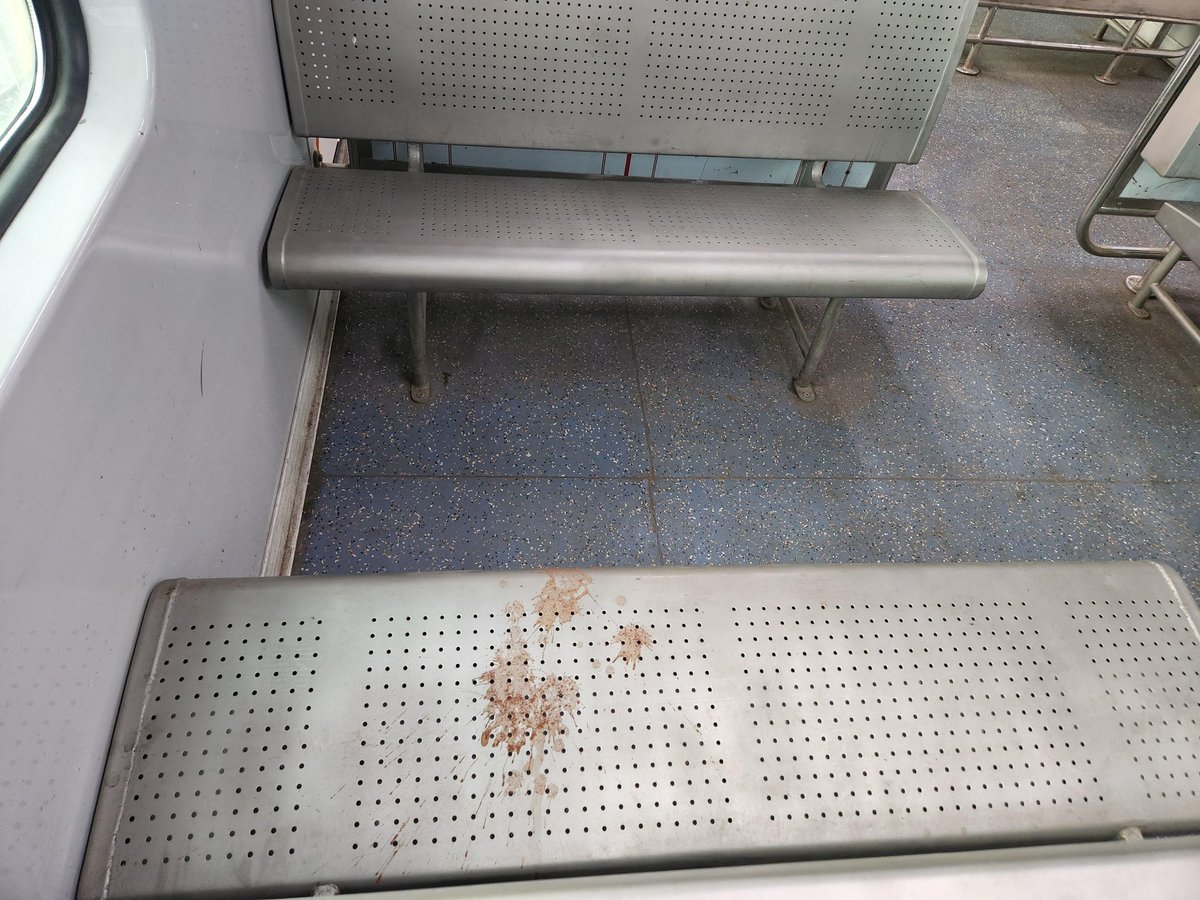 PowerTrain_YT's tweet image. This is why we don't deserve good services. Here's Mumbai AC local for you