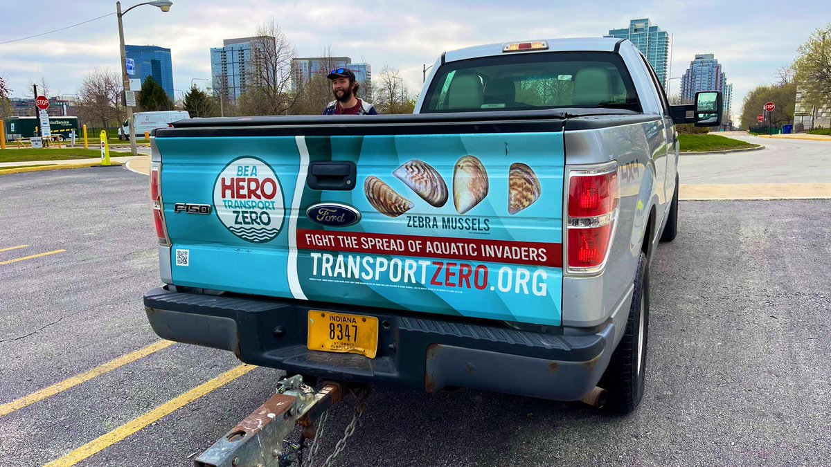 ILINSeaGrant's tweet image. As we move into #boating season, don’t forget that organisms can stick to your boat and need to be cleaned off before moving to the next body of water. 3 easy steps… ⬇️

🧵(1/4)