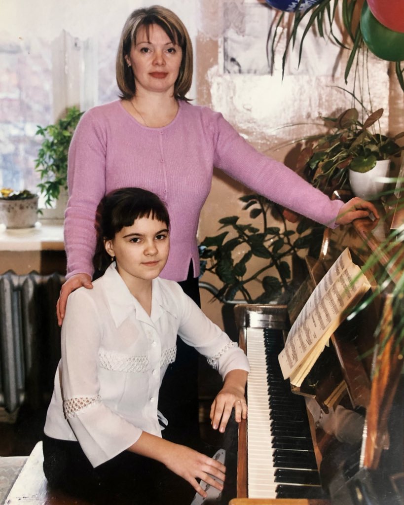annetgl_NFT's tweet photo. I owe you a story about how I came to be creative. Sit down comfortably💺

✩ My Little Story: Part I

As a child, I dreamed of becoming an artist, long before I learned to write🙈 But nothing came of it and my parents sent me to a music school🎶

#NFTCommumity #NFTfamily https://t.co/zNQpdoqC2z
