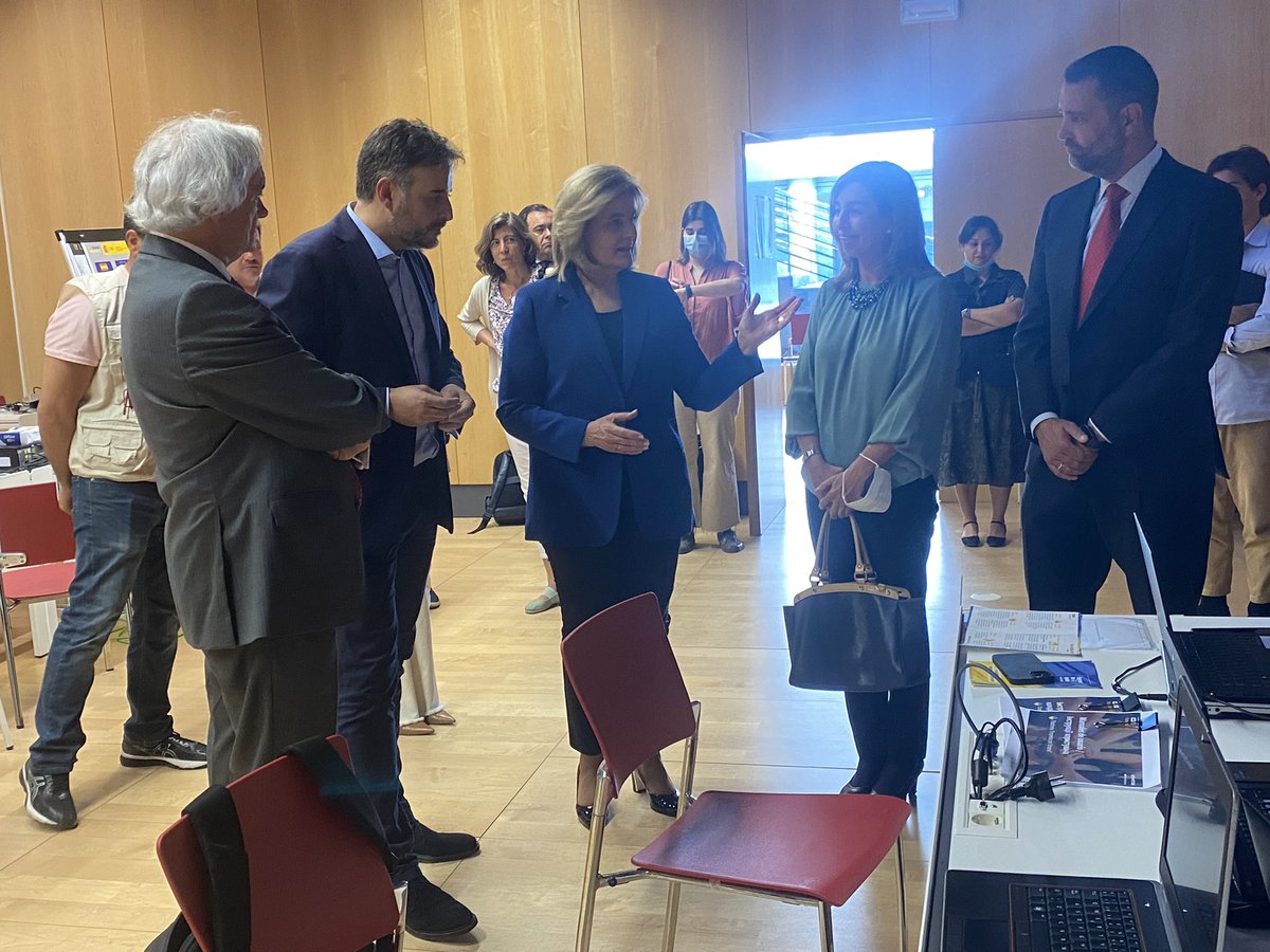 Con el punto de información presencial de <a href="/Fundacion_Ceoe/">FundacionCEOE</a> en #PozueloDeAlarcón reforzamos las acciones de integración para ucranianos junto a <a href="/inclusiongob/">Ministerio Inclusión Seguridad Social Migraciones</a>. Más de 2200 vacantes, el 50% #pymes en empresasporucrania.org 
 Son embajadas de la solidaridad de las #empresasespañolas