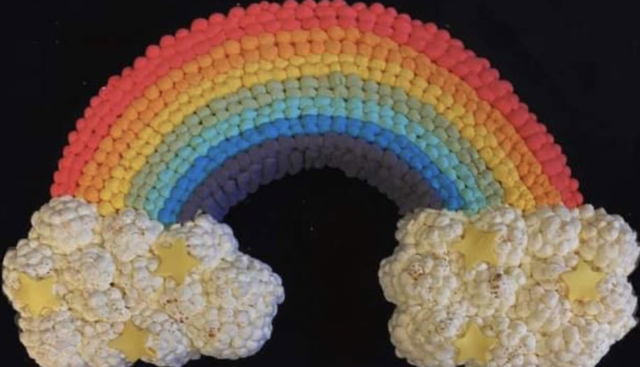 _Lucreee_'s tweet photo. #rainbow cake @ComoCfp https://t.co/wS2LKOrE5R