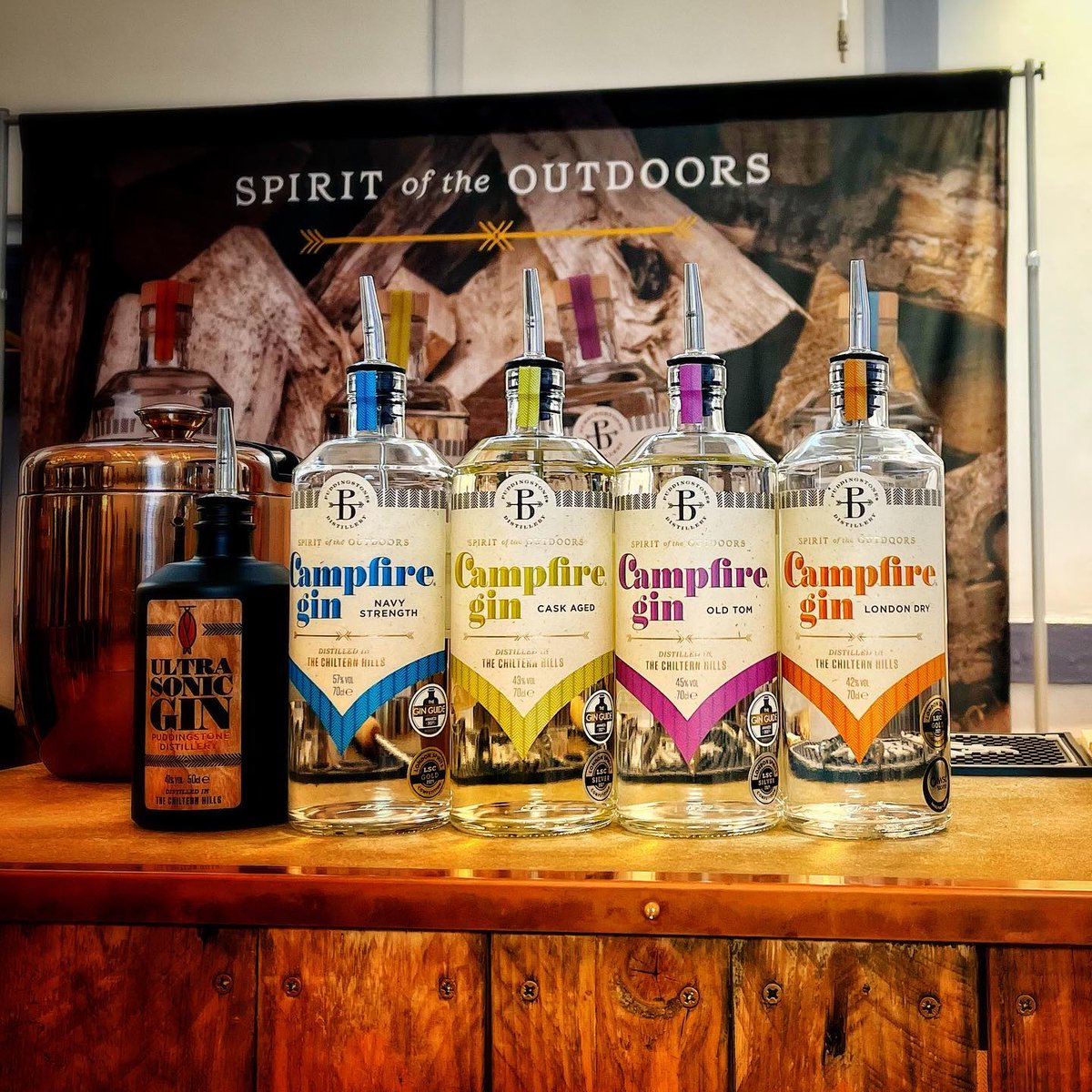 campfiregin's tweet photo. Day 7 @gin_a_ding_ding #ginadaymay #bar Very appropriate theme as today we are running a bar @TilehouseRC #ginfestival. Campfire #caskaged #gin & @hertswildlifetrust Ultrasonic Gin are proving to be exceptionally popular as is our #strawberry #balsamic #shrub #cocktail 👍🍸🔥🍓 https://t.co/VoBGNccxgx