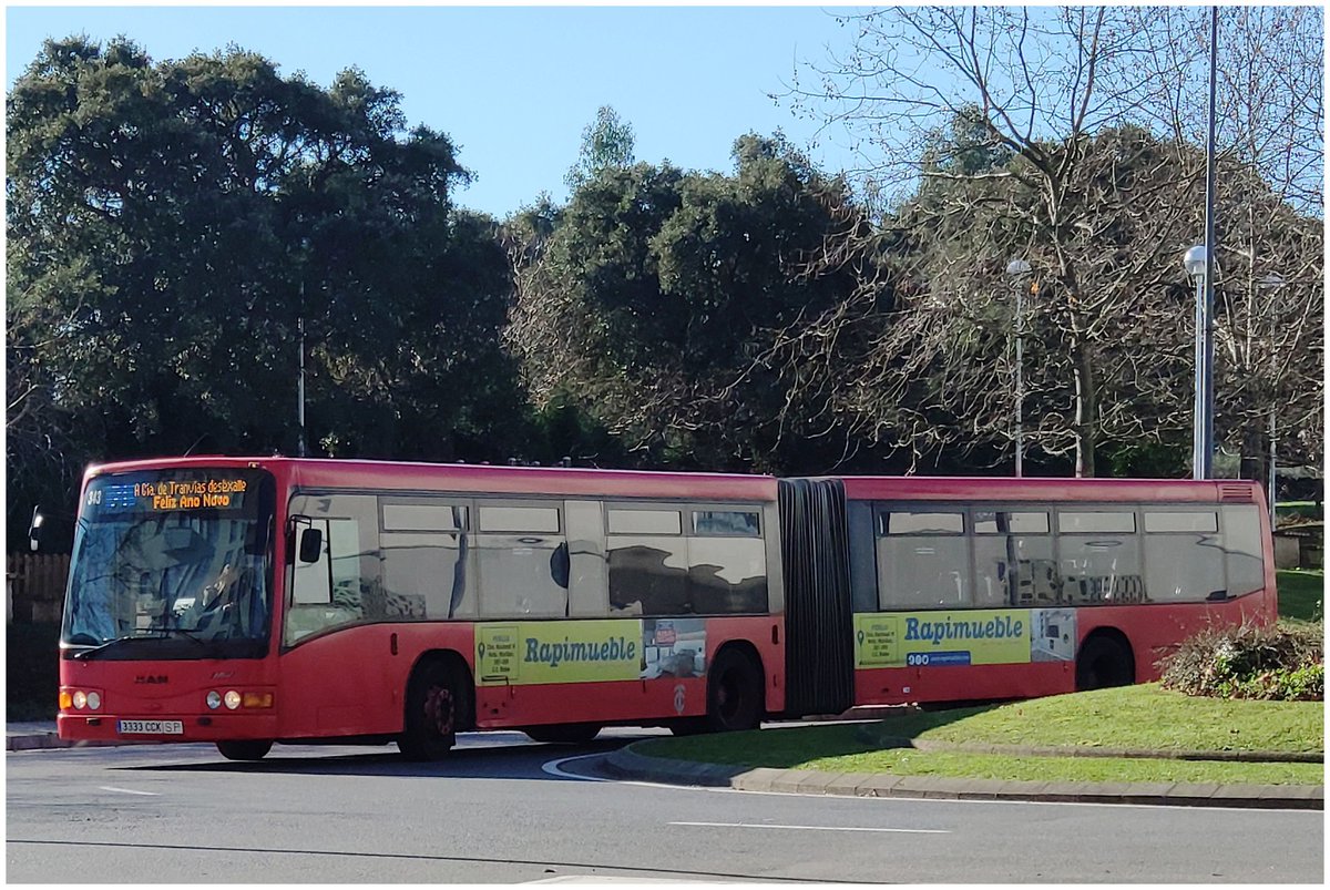 BlogBusurbano's tweet image. Aguardemos que sea recuperable a no tardar. Pero bien es cierto que esa generación de articulados tiene ya sus 19 años, más o menos bien llevados.
Y en ocasiones "se quejan"...
Buses del #Bus340 al #Bus347
Man #NG313F D2866LUH24
#Euro3 de 310cv
carrocería #Burillo Delfos Venus.