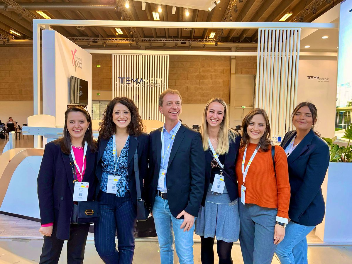 lauragiannini93's tweet photo. What a wonderful team!  #ESTRO2022 #radonc #MedTwitter https://t.co/UWe2ZApwj8
