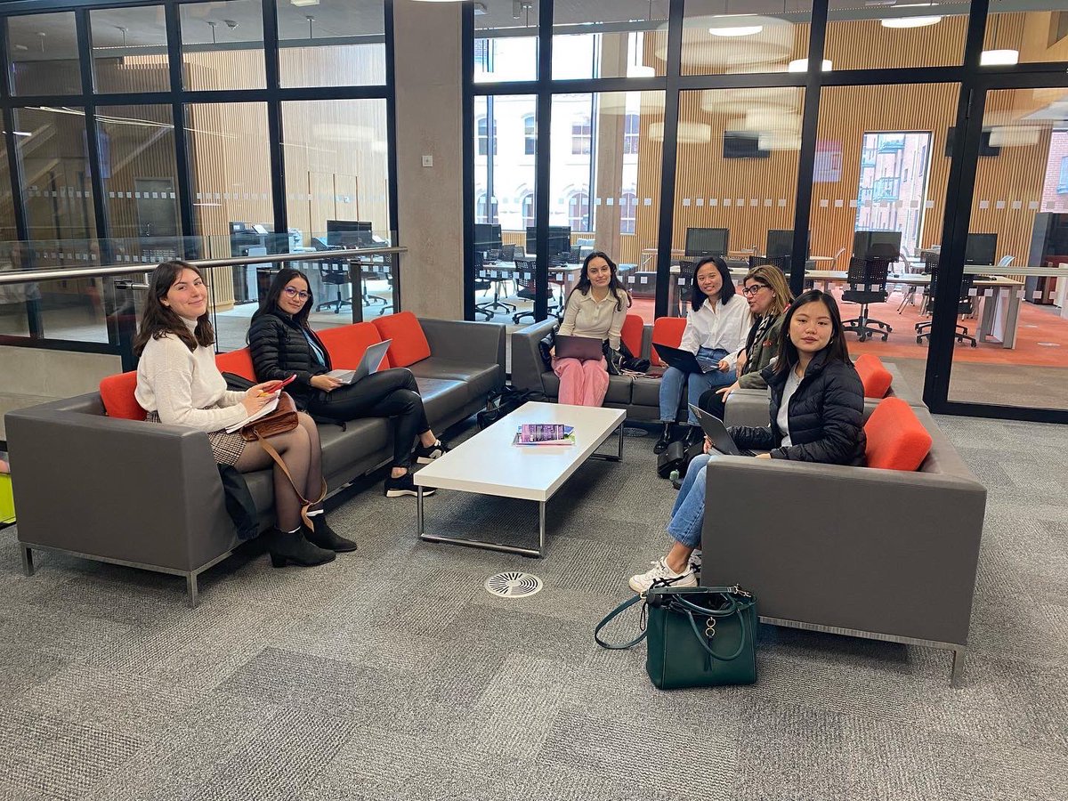 AsmaaHenni's tweet photo. 1 er jour du Business Game des étudiants du Master 1 MIPI et MITIC de l’Universite Gustave Eiffel à University Collège of Birmingham https://t.co/LKXiXf2Z85