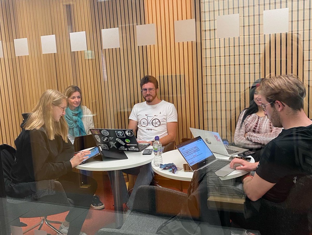 AsmaaHenni's tweet photo. 1 er jour du Business Game des étudiants du Master 1 MIPI et MITIC de l’Universite Gustave Eiffel à University Collège of Birmingham https://t.co/LKXiXf2Z85